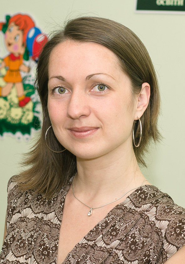 Керівник гуртка англійської мови Хамзіна Тетяна Миколаївна, вища педагогічна освіта